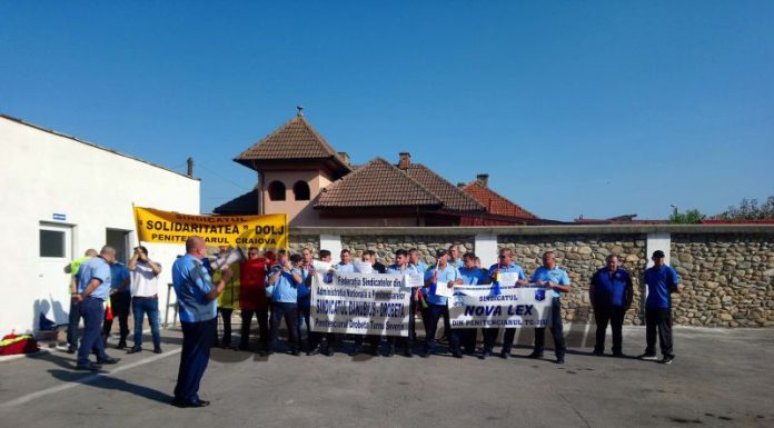 Joi, protest la Penitenciarul Târgu Jiu