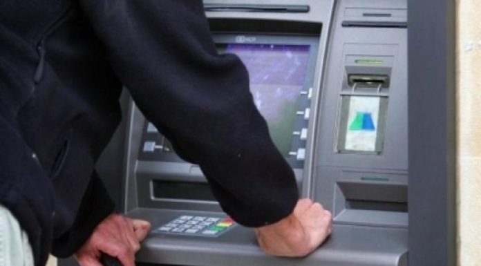 Un bancomat din Polovragi a fost aruncat în aer! Hoții au fugit cu banii