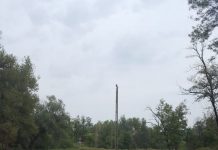 Lucrările la Târgul Săptămânal Ploștina, oprite de constructor! Opt lămpi montate, un șanț astupat și altul săpat