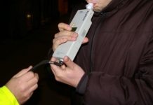 S-a urcat beat și cu permisul suspendat la volan