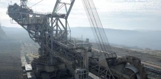 Un excavator modernizat a dat într-o galerie a Minei Roșiuța! Excavatoristul, obligat de șef să treacă peste armăturile de fier
