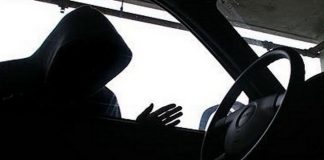 Tineri acuzați că jefuiau mașini în Târgu-Jiu
