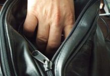 Furt în parcarea unui supermarket din Târgu-Jiu