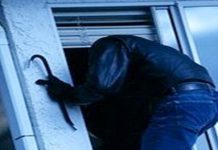 Furt la Rovinari! Hoțul a intrat pe fereastra apartamentului