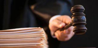 Condamnat după ce a făcut scandal la școală