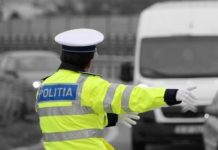 Tânăr fără permis, prins la volanul unei autoutilitare! Dosar penal și pentru cel care i-a dat mașina