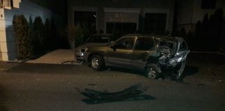 Un șofer a făcut prăpăd: Patru mașini au fost avariate și o conductă de gaze, ruptă