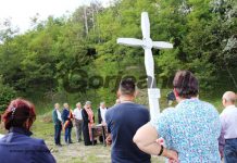 La Câmpul lui Neag în Ţinutul Momârlanilor – Sfinţirea unei troiţe realizată de o asociaţie culturală din Gorj