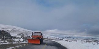 Utilaj cu o lamă, pregătit să acționeze pe DN 67 C, de la mijlocul lunii septembrie