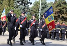 Ziua Pompierilor, în Gorj: defilarea Gărzii de Onoare, expoziție de sculptură, pirogravură și obiecte militare vechi