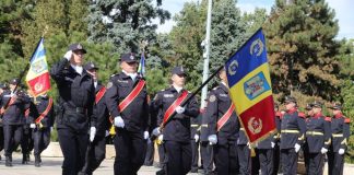 Ziua Pompierilor, în Gorj: defilarea Gărzii de Onoare, expoziție de sculptură, pirogravură și obiecte militare vechi