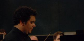 Cronica muzicală – Pianistul Roman Remus Manoleanu, în deschiderea stagiunii Lyrei Gorjului