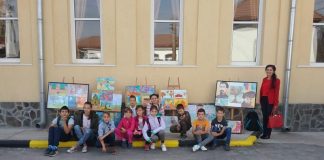 Elevii Școlii Populare de Artă Tismana, la o expoziție cu dublă semnificație