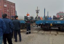 Tractor lovit de tren la Târgu-Jiu