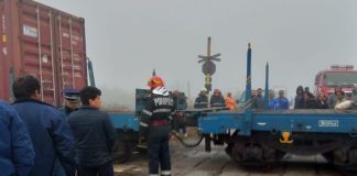 Tractor lovit de tren la Târgu-Jiu