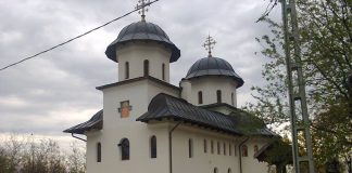 Biserica din Parohia Pociovalişte, filia Siteşti, Oraşul Novaci, la un an de la sfinţire!