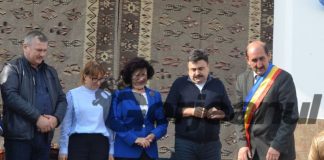 De la oficialii de Mediu – Primarul de Tismana a primit o castană uriașă, la închiderea cu succes a proiectului european LIFE!