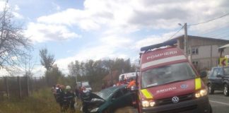 Au scăpat nevătămați, după ce s-au răsturnat cu mașina, la Câmpu Mare