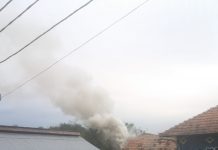 FOTO: Magazie cu lemne, cuprinsă de flăcări