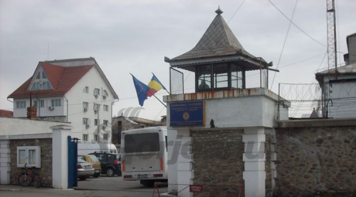 Anunţă mitinguri săptămânale