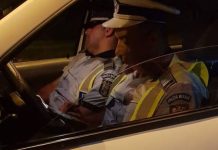Măsura luată de IPJ Gorj în cazul agentului din Motru, fotografiat dormind în timpul serviciului