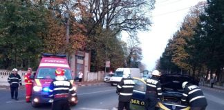 Două persoane rănite într-un accident la Târgu-Jiu, după ce un taxi nu a acordat prioritate