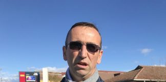 A pus panseluțe în gropile în care își “rupe” troleibuzul