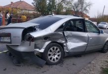 Accident la Telești! Un şofer nu s-a asigurat când a ieşit din curte cu maşina şi a lovit două autoturisme