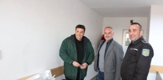 Polițiștii locali din Motru au dăruit un televizor Secției de Pediatrie a Spitalului Municipal