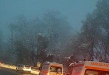 Cinci ambulanțe noi, pe ninsoare, în drum spre Gorj!
