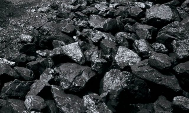 Prinși la furat de cărbune