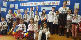 Micii Românași sărbătorind Centenarul