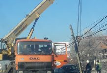 A scăpat nevătămat, după ce a intrat cu mașina în stâlp