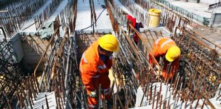 Peste o mie de copii din Gorj au părinții plecați la muncă în străinătate