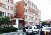 Bărbat din Tulcea, cercetat după ce a distrus luneta unui autoturism parcat pe o stradă din Târgu-Jiu