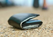 A găsit peste 700 de euro pe stradă