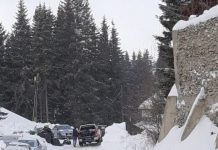 Lecție de bun simț! Un proprietar de cabană din Rânca a adunat gunoiul aruncat la marginea drumului de un altul!