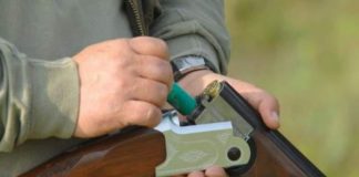 S-a ales cu dosar penal, după ce a împușcat un câine