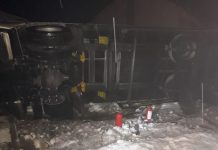 VIDEO: Tir răsturnat la Bâlteni