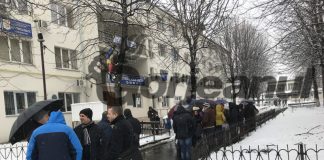 Protest la Inspectoratul Școlar. Dascăli nemulțumiți!