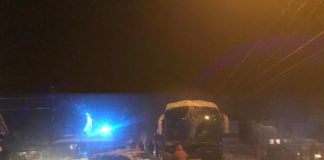 Accident între un autocar cu 20 de pasageri și o mașină
