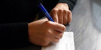 Reținuți pentru înșelăciune cu file CEC, emise de o unitate bancară din California