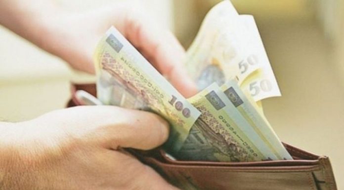 I-au furat portofelul din mașină