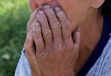 O bătrână din Glogova a ajuns la spital după ce a fost lovită de ginere