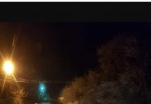 Satul Râpa, izolat! Mașinile nu pot urca panta spre localitate din cauza zăpezii