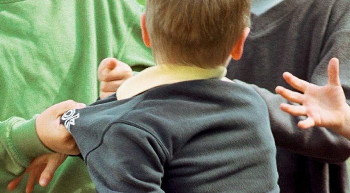 Bărbat din Rovinari, arestat pentru că a pălmuit un minor