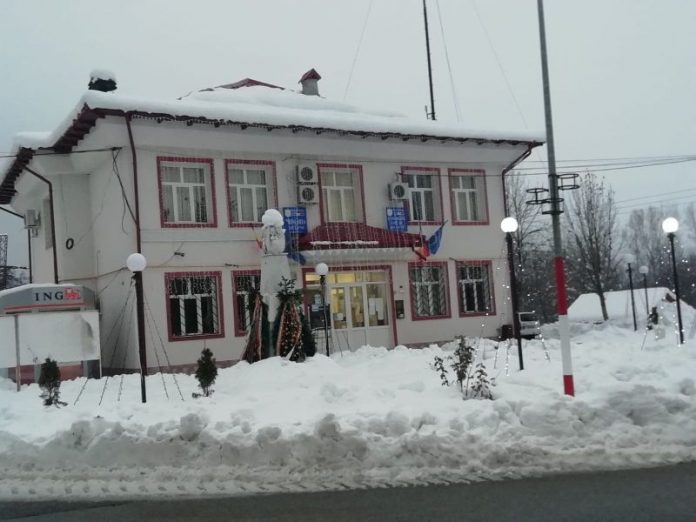 primaria ticleni iarna