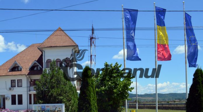 Teren de sport multifuncţional, la o şcoală din Turceni