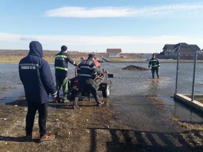 Primăria Târgu-Jiu a solicitat ajutor ISU pentru evacuarea apei din zona Narciselor