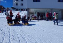 15 copii din Centrul de Zi Târgu-Jiu, cu săniuțele și schiurile la Rânca!